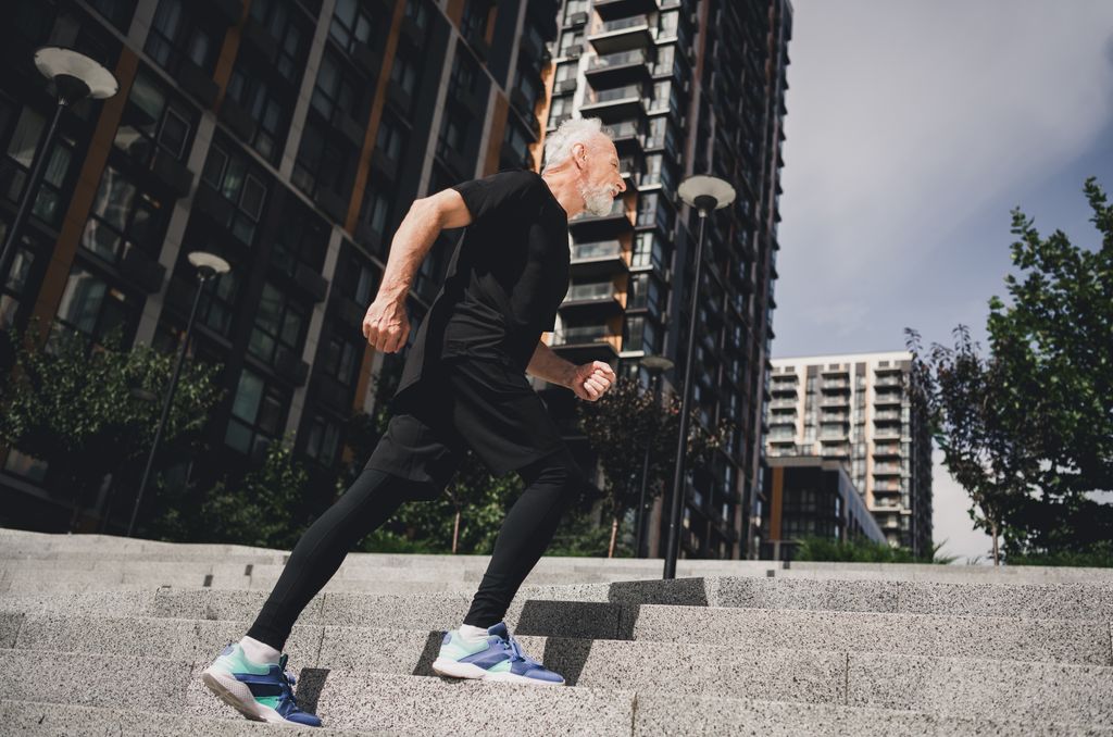 JoinLifespan's tweet photo. Brief one minute bursts of vigorous activity like sprinting up stairs dramatically lower overall cancer and cardiovascular mortality risk. These short bursts of activity trigger powerful cellular stress adaptations in under five minutes daily https://t.co/H7XI570yPi