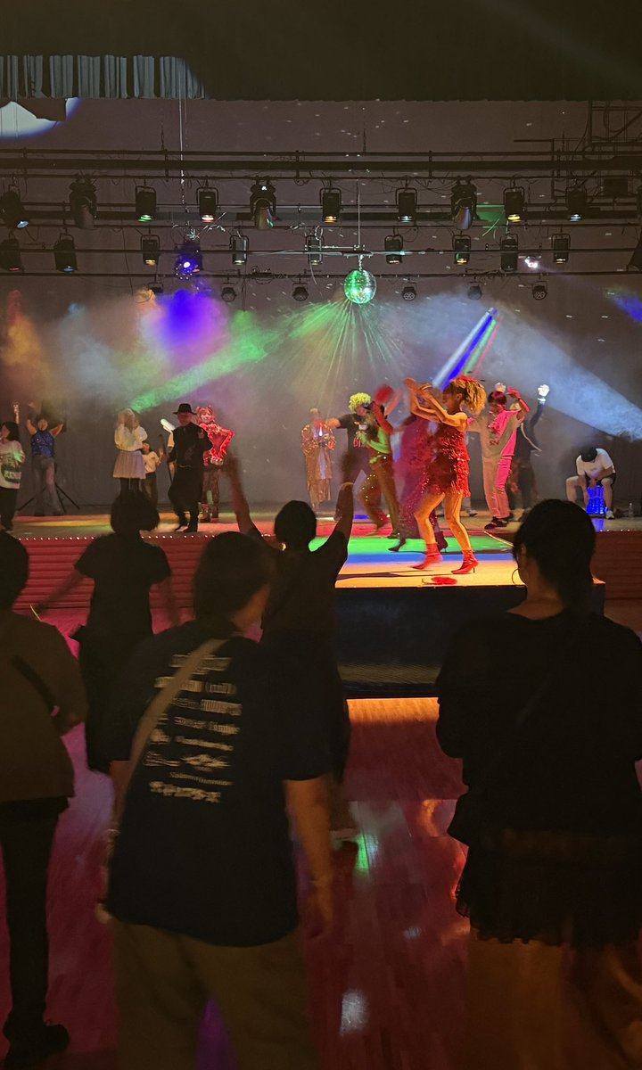 HatchOneWorks's tweet photo. KARUMAI DANCING NIGHT、終了しました！仮装スタッフとし｢東京リベンジャーズ｣をやりました🤣

お立ち台でも一曲踊りました🕺🏻笑

八戸でアイドル活動をされている龍麻さんとも記念撮影📷

歌って踊って盛りあげてくれて、めちゃめちゃキラキラでした❗ 

#岩手 #軽米 #ディスコイベント #コスプレ https://t.co/LU7umdWqm3