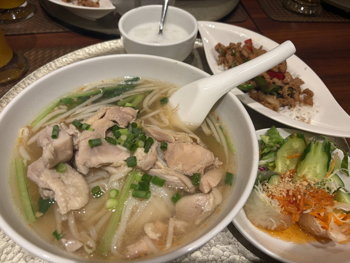Pochikina's tweet photo. 夜ご飯のタイ料理
全部すごい美味かった！！ https://t.co/sALWqSW1mv
