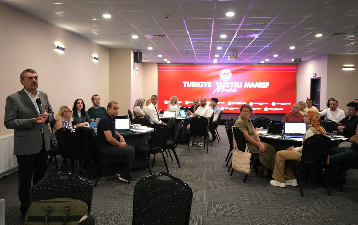 Yusuf__Tekin's tweet photo. 📍Ankara

Türkiye Yüzyılı Maarif Modeli Öğretim Programları Ortak Metni Revizyonu ve Türk Dünyası Kültür Atlası Çalıştayı’nda kıymetli akademisyen ve öğretmenlerimizle bir araya geldik.

Türkiye Yüzyılı Maarif Modelimizle evlatlarımızın zihnini bilgiyle, karakterini sorumluluk duygusuyla, iradesini adalet ve merhamet ölçüsüyle besleyen; onları kendi kökleriyle irtibatlı, çağın idrakine açık, sağlam şahsiyetler olarak yetiştirmeyi esas alan bir eğitim anlayışını hayata geçiriyoruz.

Çalıştayın evlatlarımız için hayırlı sonuçlara vesile olmasını diliyor, katkı sunan kıymetli akademisyen ve öğretmenlerimize teşekkür ediyorum.