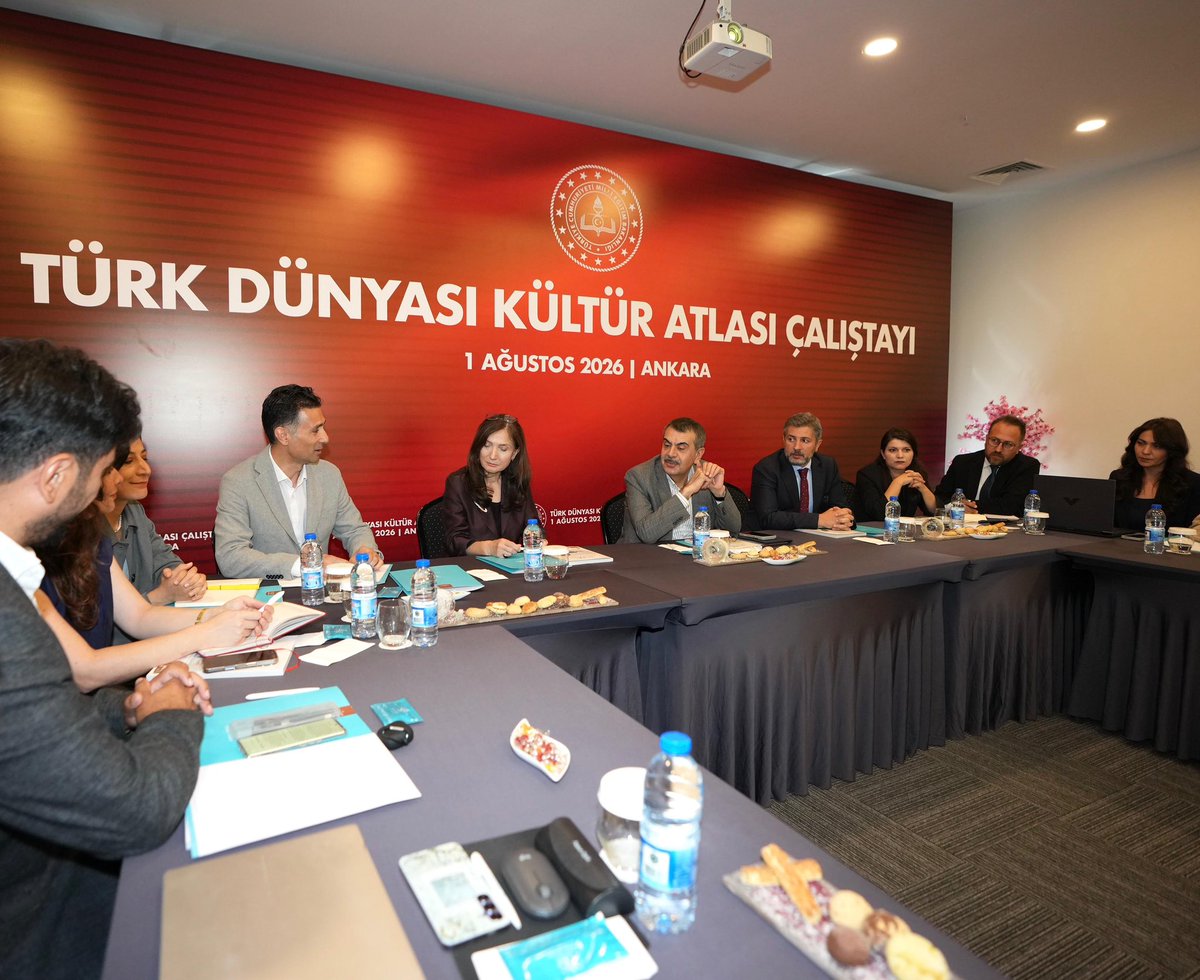 Yusuf__Tekin's tweet photo. 📍Ankara

Türkiye Yüzyılı Maarif Modeli Öğretim Programları Ortak Metni Revizyonu ve Türk Dünyası Kültür Atlası Çalıştayı’nda kıymetli akademisyen ve öğretmenlerimizle bir araya geldik.

Türkiye Yüzyılı Maarif Modelimizle evlatlarımızın zihnini bilgiyle, karakterini sorumluluk duygusuyla, iradesini adalet ve merhamet ölçüsüyle besleyen; onları kendi kökleriyle irtibatlı, çağın idrakine açık, sağlam şahsiyetler olarak yetiştirmeyi esas alan bir eğitim anlayışını hayata geçiriyoruz.

Çalıştayın evlatlarımız için hayırlı sonuçlara vesile olmasını diliyor, katkı sunan kıymetli akademisyen ve öğretmenlerimize teşekkür ediyorum.