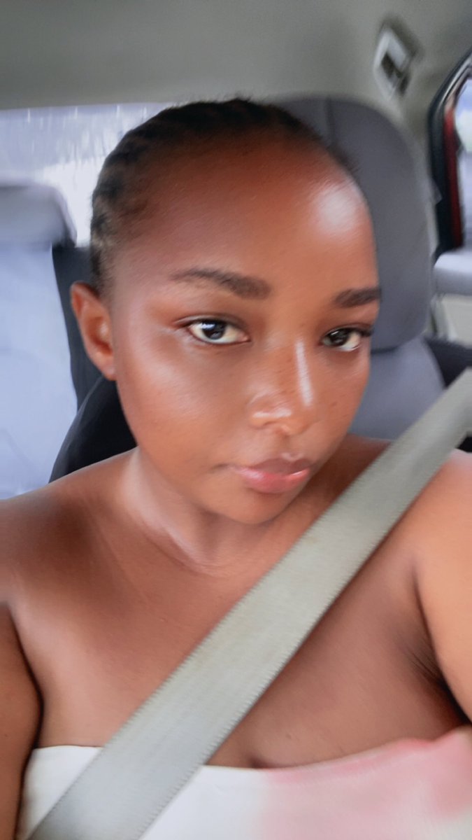 plumpymodel's tweet photo. Happy girlfriend day to all the pretty girls out there 😍❤️I love u all more than your boyfriends and husbands🤭🤭 https://t.co/i2vG5DBe1o
