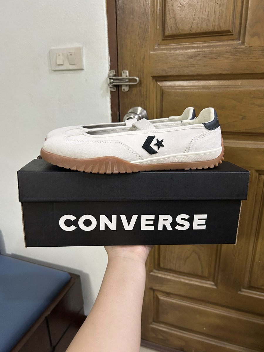 templatebymosor's tweet photo. ปล่อยต่อน้อง #CONVERSE รุ่นบัลเล่ต์ สีครีม (ผู้หญิง) **มีกล่อง**

✨สภาพเหมือนใหม่ ใส่ 1 ครั้งถ้วน ไม่เกิน 5 ชั่วโมง✨

❣️ไซส์ 8 US (26 cm)

❣️ราคา 1590- รวมส่ง (ซื้อมา ~2,000)

📲สนใจ DM

#ส่งต่อรองเท้า #รองเท้าผ้าใบ #ส่งต่อเสื้อผ้า #รองเท้ามือสอง #ส่งต่อconverse #แฟชั่น #สาวอวบ https://t.co/CAI4hT0lqS