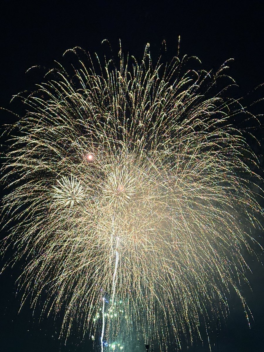 Taroumaru81's tweet photo. 殿と花火大会 https://t.co/buhOsgU6FJ