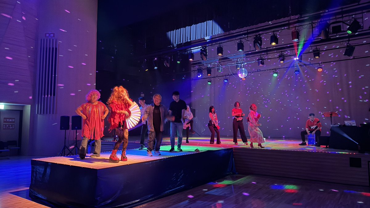 karuplus's tweet photo. KARUMAI DANCING NIGHT、終了しました❗

まさかの宇漢米館がミラーボールと花道でディスコホールになるイベント。足元の悪い中、たくさんの方にご来場いただき、大盛りあがりでした❗

会場を盛りあげてくれた出演者の皆様や、出店者様、ご来場いただきました皆様、ありがとうございました🪩✨ https://t.co/eQqIbLk8Jj