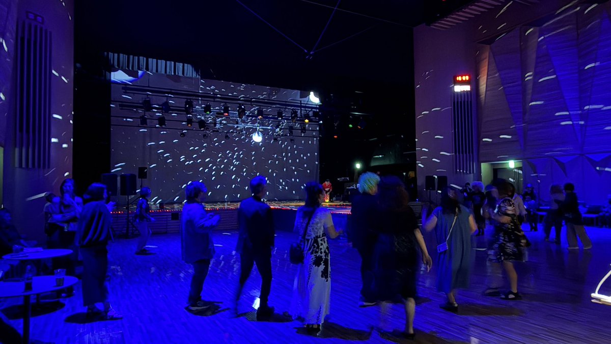 karuplus's tweet photo. KARUMAI DANCING NIGHT、終了しました❗

まさかの宇漢米館がミラーボールと花道でディスコホールになるイベント。足元の悪い中、たくさんの方にご来場いただき、大盛りあがりでした❗

会場を盛りあげてくれた出演者の皆様や、出店者様、ご来場いただきました皆様、ありがとうございました🪩✨ https://t.co/eQqIbLk8Jj