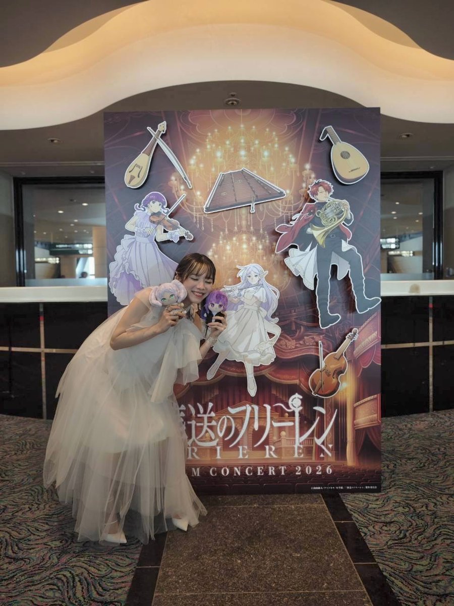 milet_music's tweet photo. 『葬送のフリーレン』
フィルムコンサート2026

なんて幸せな時間だったんだろう（ ｉ _ ｉ ）
特別な空間で歌わせていただけたこと、心から光栄に思います。
私、本当に「葬送のフリーレン」が大好きです。改めて実感しました。たくさん救ってもらっている。だから今日も、感謝と愛を込めて歌いました。
素晴らしい東京フィルハーモニー交響楽団のみなさん、指揮者の栗田博文さん、作曲家のEvan Callさん！
そして何より、フリーレン愛を持ち寄って来てくださったみなさん。
ありがとうございました🦋
音楽の魔法、とても美しかった。

旅はまだまだ続きます。

#フリーレン #frieren   

 *｡ﾟ:*+.:.｡.☆
フリーレンのピアスと花冠
ヒンメルの青い指輪
フェルンの蝶々ネイル
 *｡ﾟ:*+.:.｡.☆
