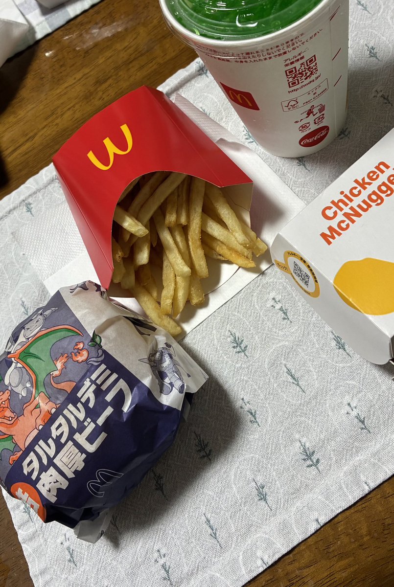 rumo1347's tweet photo. ポケモン三昧初めて倍にした食べれるか怪しい笑 https://t.co/16qYqBA7ui