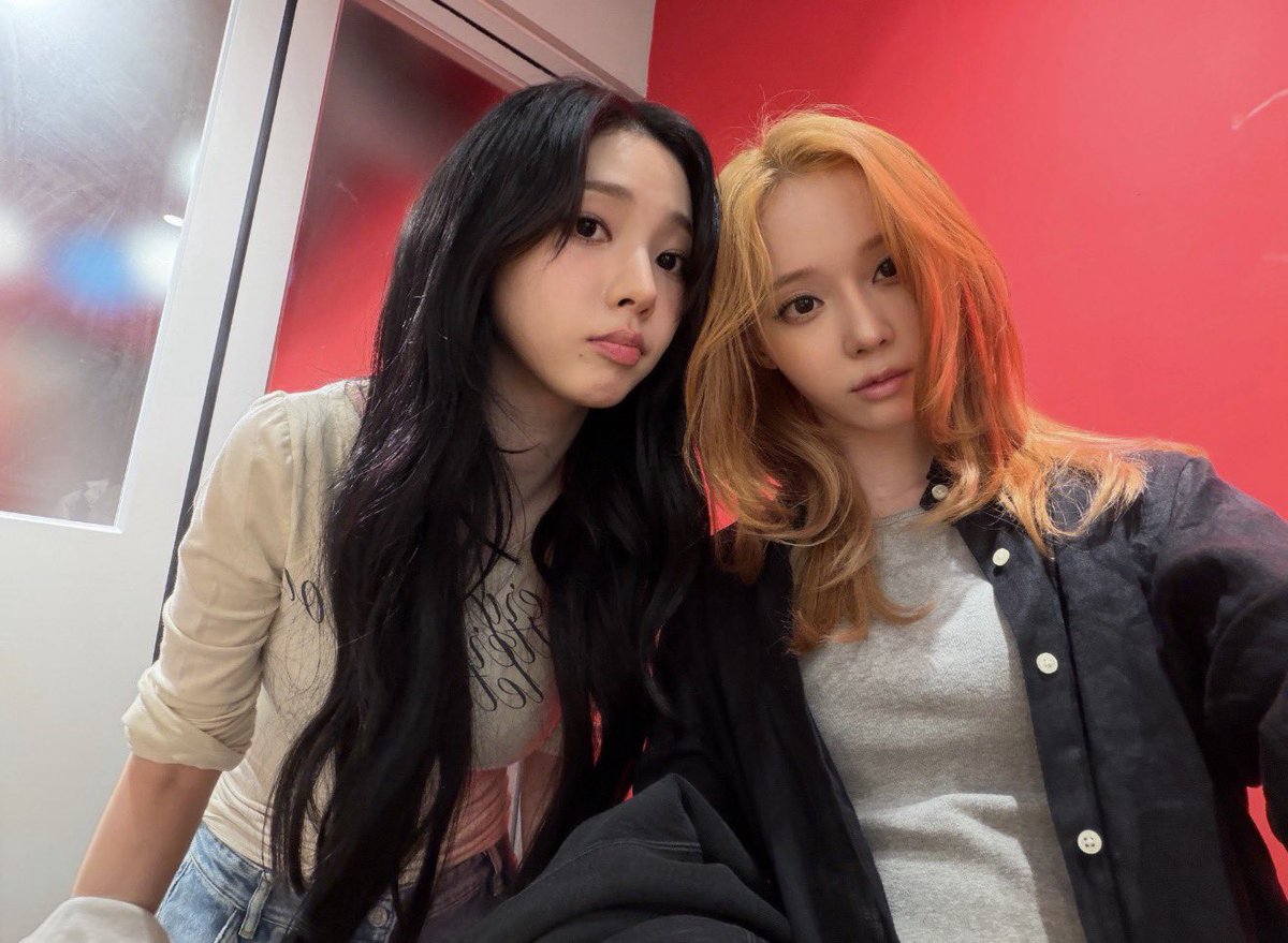 chaenglovesus's tweet photo. just remembered a kpop idol saying one way for groups to stay close is to not see each other on their days off meanwhile aespa has two pairs of girlfriends who NEEDS to see each other every day or they’ll combust 😭 https://t.co/9wQZ1ILtxs