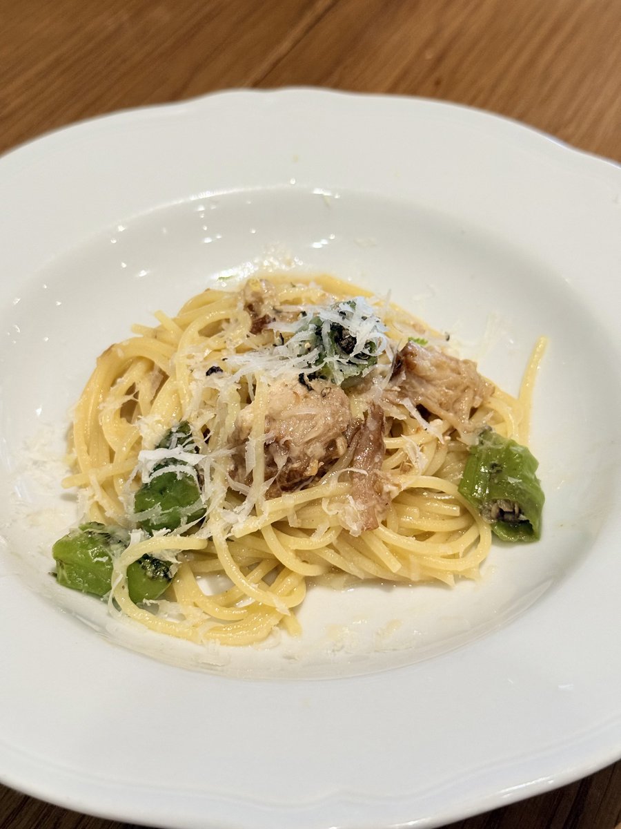 a___chaspla's tweet photo. メカジキと鶏肉がなんでこんなにふっくらやわらかジューシーになるのか不思議、家じゃこうはならないよなぁ😋 https://t.co/1M7f2KbMC8