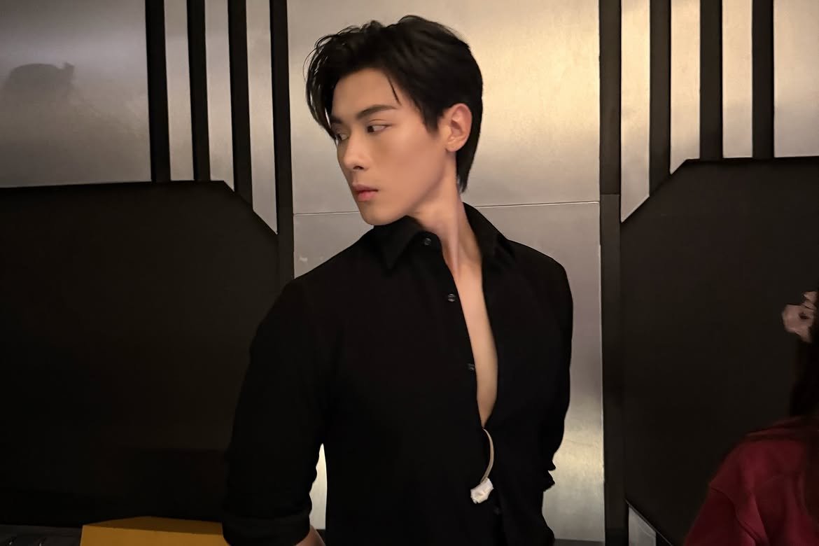 SuHaiQing1's tweet photo. 🔥 Buttons are coming undone... and so are the secrets. 👔❤️
Don't miss #IBETheSeries Final Episode 10 tonight at 11:30 PM! Will love win, or will payback come first? 👀
#ThaiBL #BLSeries #FinalEpisode #Payback #IBE https://t.co/zrTKueac62