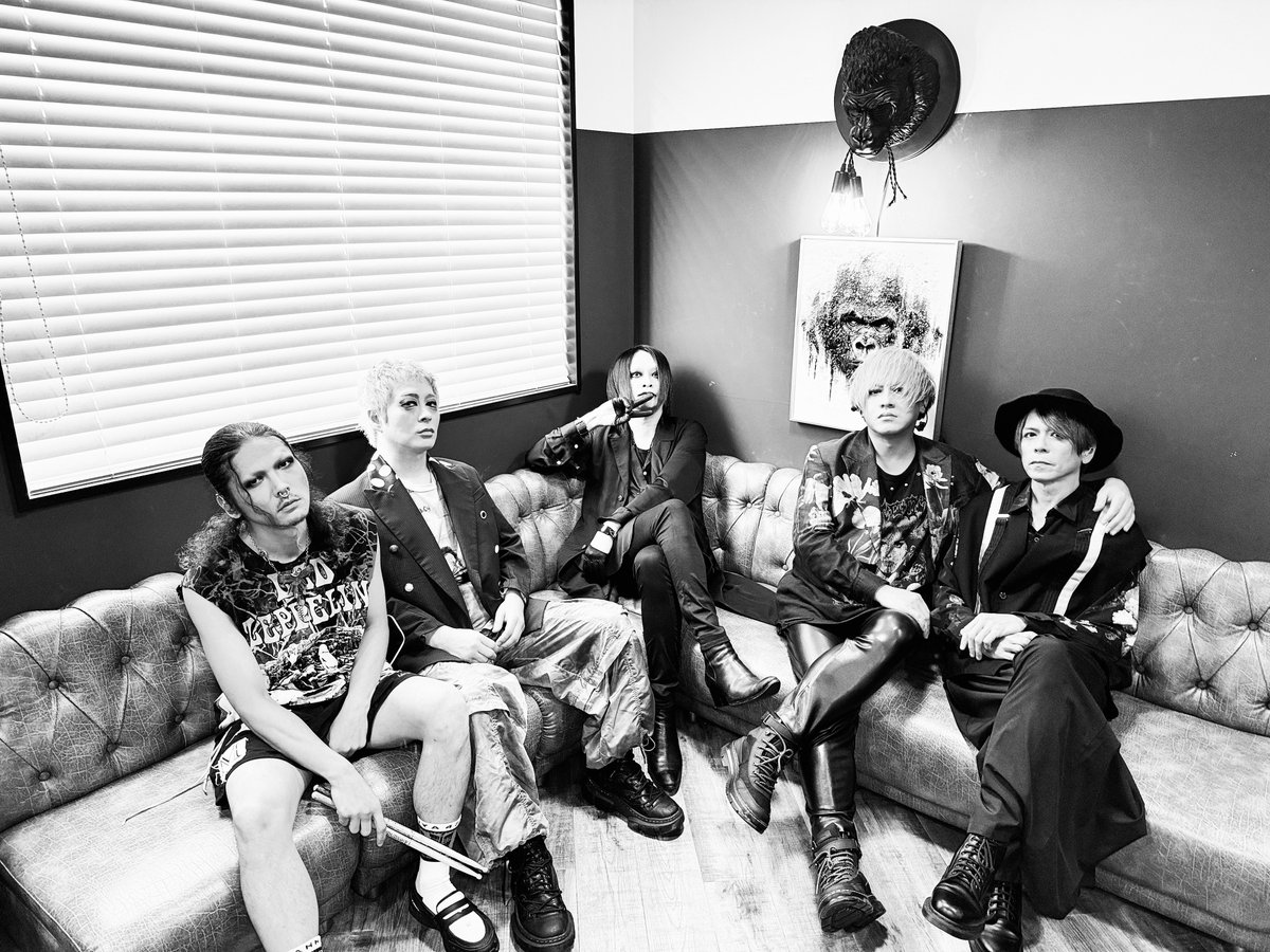 muccofficial's tweet photo. 「ムックリ クエストLIVE-破-」EXTRA＠GORILLA HALL OSAKA
皆さんからリクエストいただいた楽曲の中から、メンバーセレクト楽曲を披露しました⚡楽しんでいただけましたか？
これからもMUCCの楽曲とともに歩んでいただけたら嬉しいです✨

Special Thanks：有村竜太朗（@Pla_ryutaro）

明日は3マンライヴ🔥お待ちしてます！

▼NEXT
「Love Together EXTRA Feat.えん」 
8月2日(日) GORILLA HALL OSAKA
🔗 https://t.co/MpHoj6uTJc
前売りチケット23:59まで☝️

#MUCC #ムックリクエストLIVE破EXTRA
