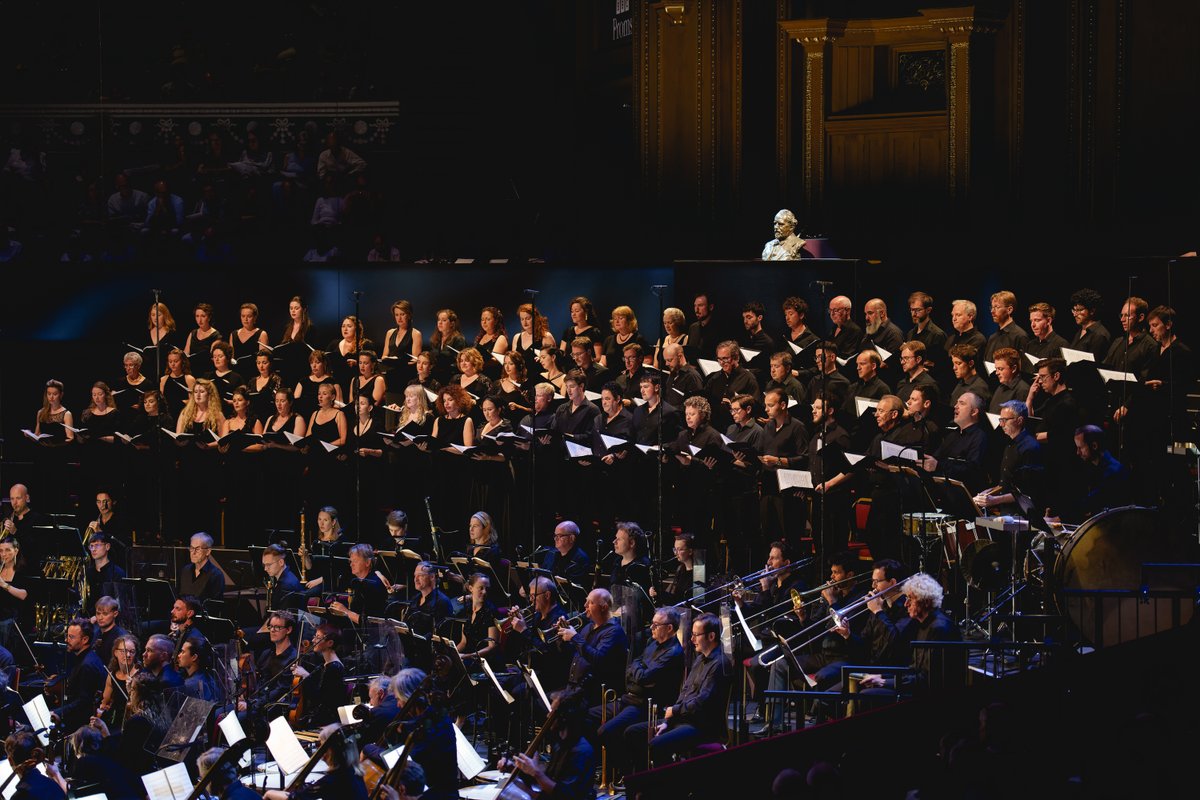 mco_london's tweet photo. Only five more sleeps! We’re back at the Proms on 6 August with Sir Mark Elder 👏

Swipe to see photos from our last visit and this year’s project artwork, inspired by William Blake’s Oberon, Titania and Puck with Fairies Dancing.

📸 Andy Paradise https://t.co/06i32dYHs6