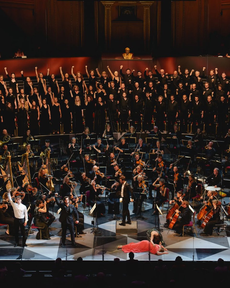 mco_london's tweet photo. Only five more sleeps! We’re back at the Proms on 6 August with Sir Mark Elder 👏

Swipe to see photos from our last visit and this year’s project artwork, inspired by William Blake’s Oberon, Titania and Puck with Fairies Dancing.

📸 Andy Paradise https://t.co/06i32dYHs6