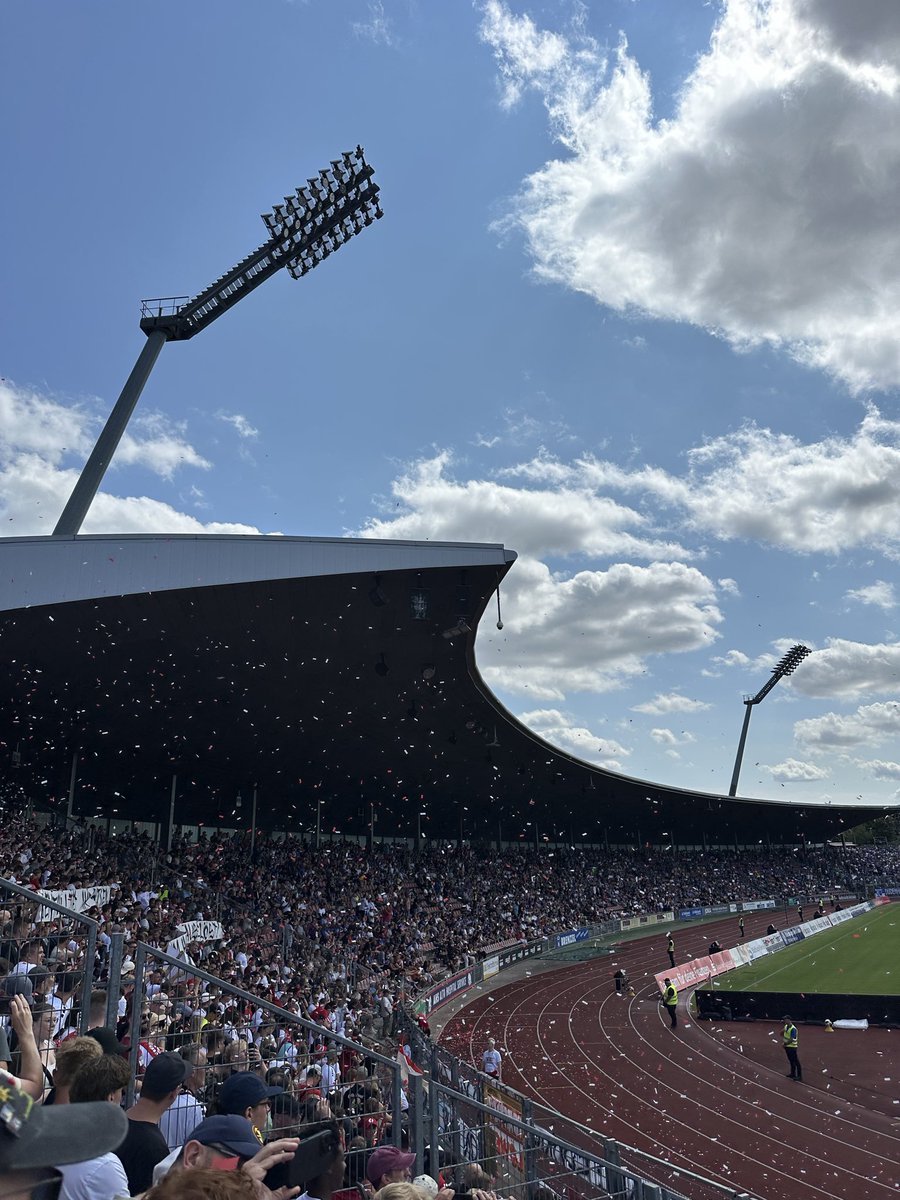 Jannesvd9's tweet photo. KSV Hessen Kassel - FC Schalke 04 #Groundhoppen #Groundhopping https://t.co/OzIlVLEYPg