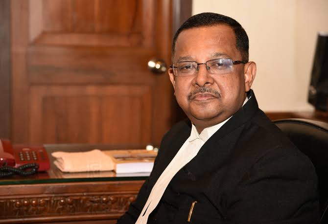 Biswajitswain06's tweet photo. It's because of honest justice like ujjal bhuyan sir supreme court still alive today,otherwise some brokers who have stayed in supreme court to wear justice jacket would have locked the supreme court before
I salute you sir for your brave, courage and honesty .🙏
#justicebhuyan. https://t.co/ZXMPGnu5mu