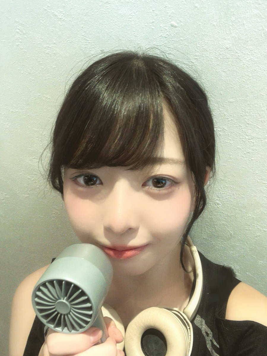 ayu_Bijou's tweet photo. 実は地毛も少し茶色いんだよねーん✨️
みんなお疲れ様•*¨*🍑 https://t.co/Q94l8MseoG