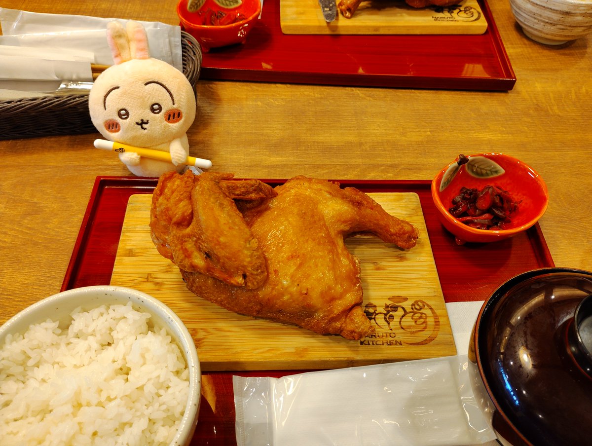 SIRO_ROOM's tweet photo. 空港でコレしか食べないの？ってぐらいコレばっかり😂
っんまいもんが食べたいんだよ～！！！ https://t.co/XBdjxoRJRE