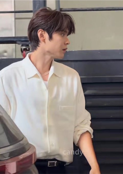 thexnh's tweet photo. คนขับรถกับตุ๊กตาหน้ารถ https://t.co/223mB1tqgV