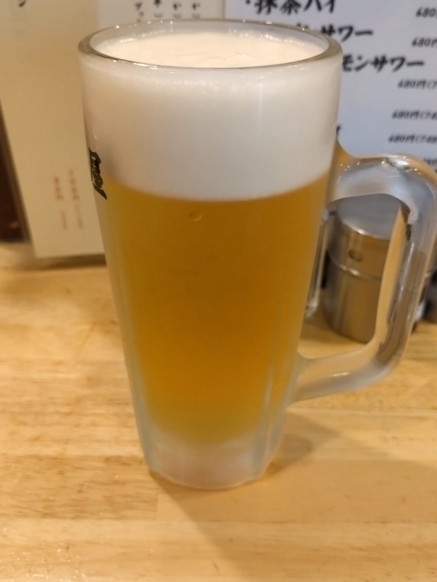 3104un's tweet photo. ライブ楽しかった〜
同行者はみんな方面がバラバラだったので別れてしまったけど、池袋に帰ってきて興奮冷めやらぬうちに1杯。一日中暑かったからキンキンのビールと冷奴で優勝！🍺 https://t.co/WLyVTucZi3