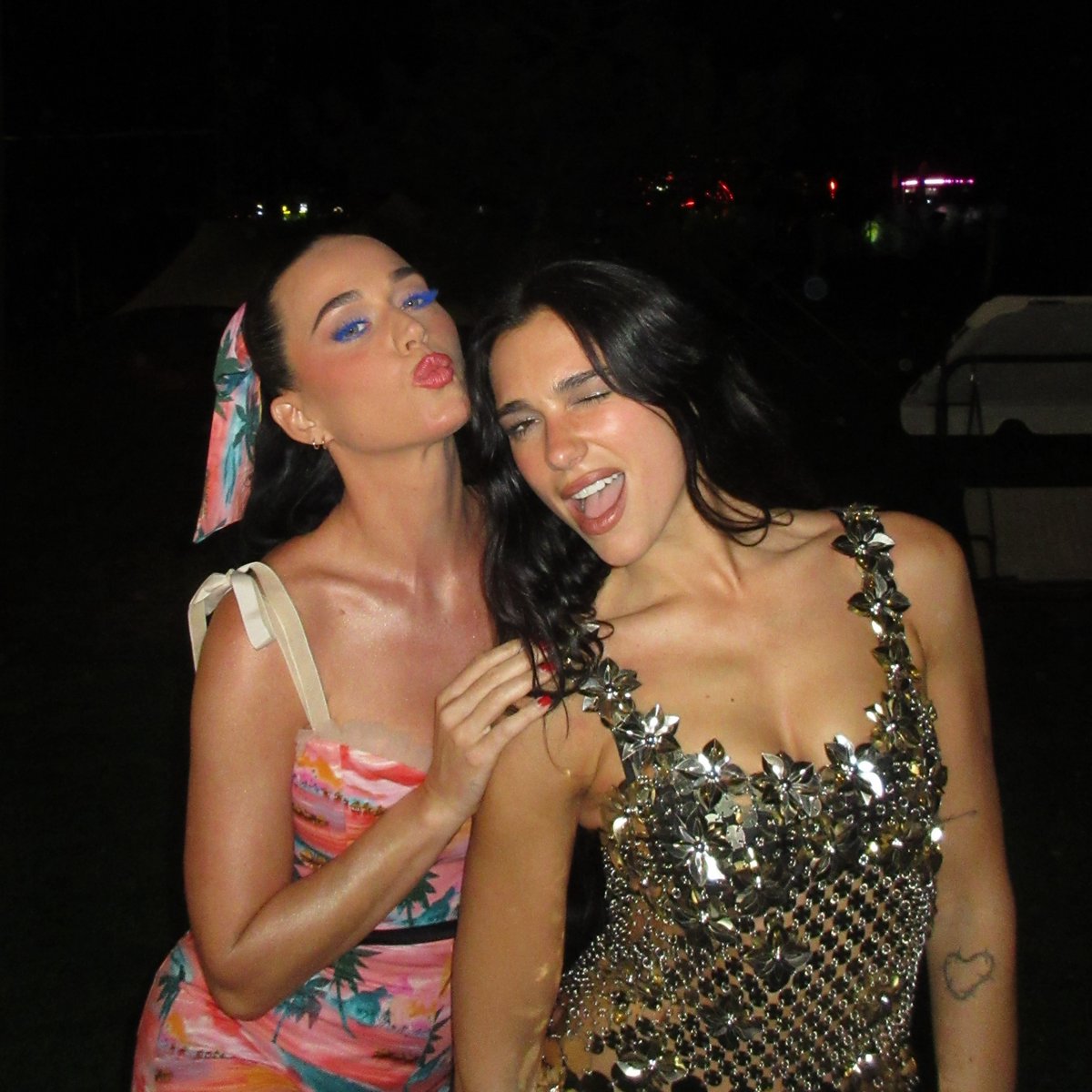 tudokatysite's tweet photo. KATY PERRY E DUA LIPA 🥹♥️ https://t.co/KUqMN6p40I