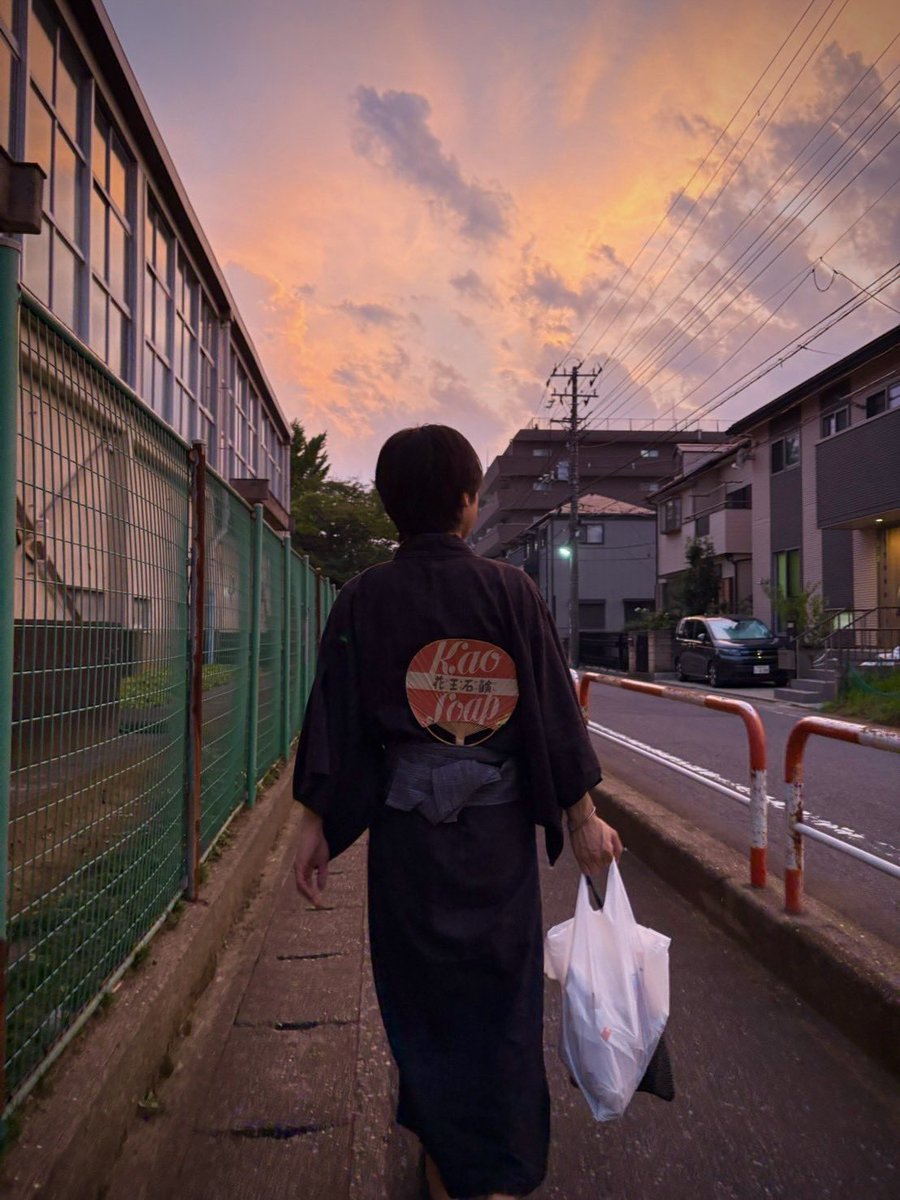 Taroumaru81's tweet photo. 荷物持ち殿と花火撮ってる殿 https://t.co/mU4z5bR3a0