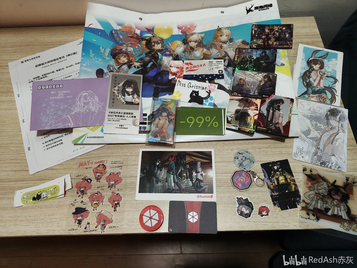 redash_online's tweet photo. #HypergryphFES
比逛鹰角嘉年华更爽的是什么?是和群友一起逛嘉年华!
☝️🤓🤓🤓
一开始肯定是经典的抢劫场贩和用无料当触须的环节;
👋👋👋
然后这次可露希尔浓度爆表,直接吃美了,最喜欢的阿米娅和最喜欢的可露希尔声优老师同台演出,哦我怎么会做这样的梦✋😭✋
最后还追猎到了岷叔,笑死🤩
其他图放Part 2吧