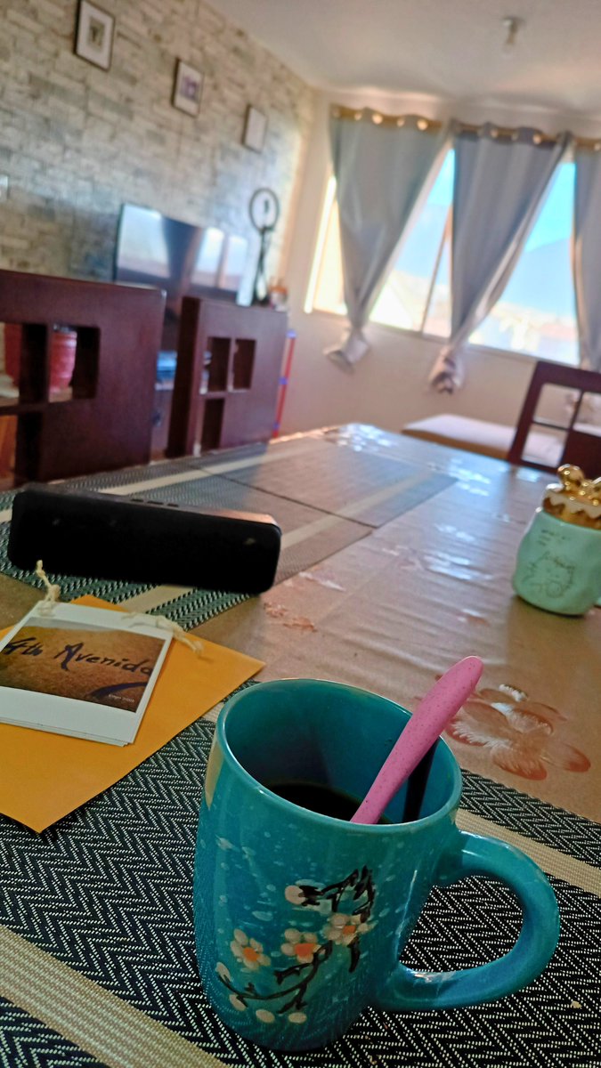 4thavenida's tweet photo. Una taza de café para iniciar el día... Y escuchando el LP de 4th Avenida, está listo!! 🎧🎶🔥 https://t.co/JlVzSCgIWW