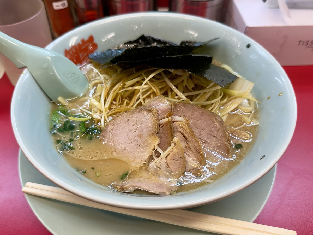 hearple_jp's tweet photo. 夕飯は山岡家で醤油ネギチャーシュー麺
美味しかった、ごちそうさま https://t.co/YEWzsbSrNv