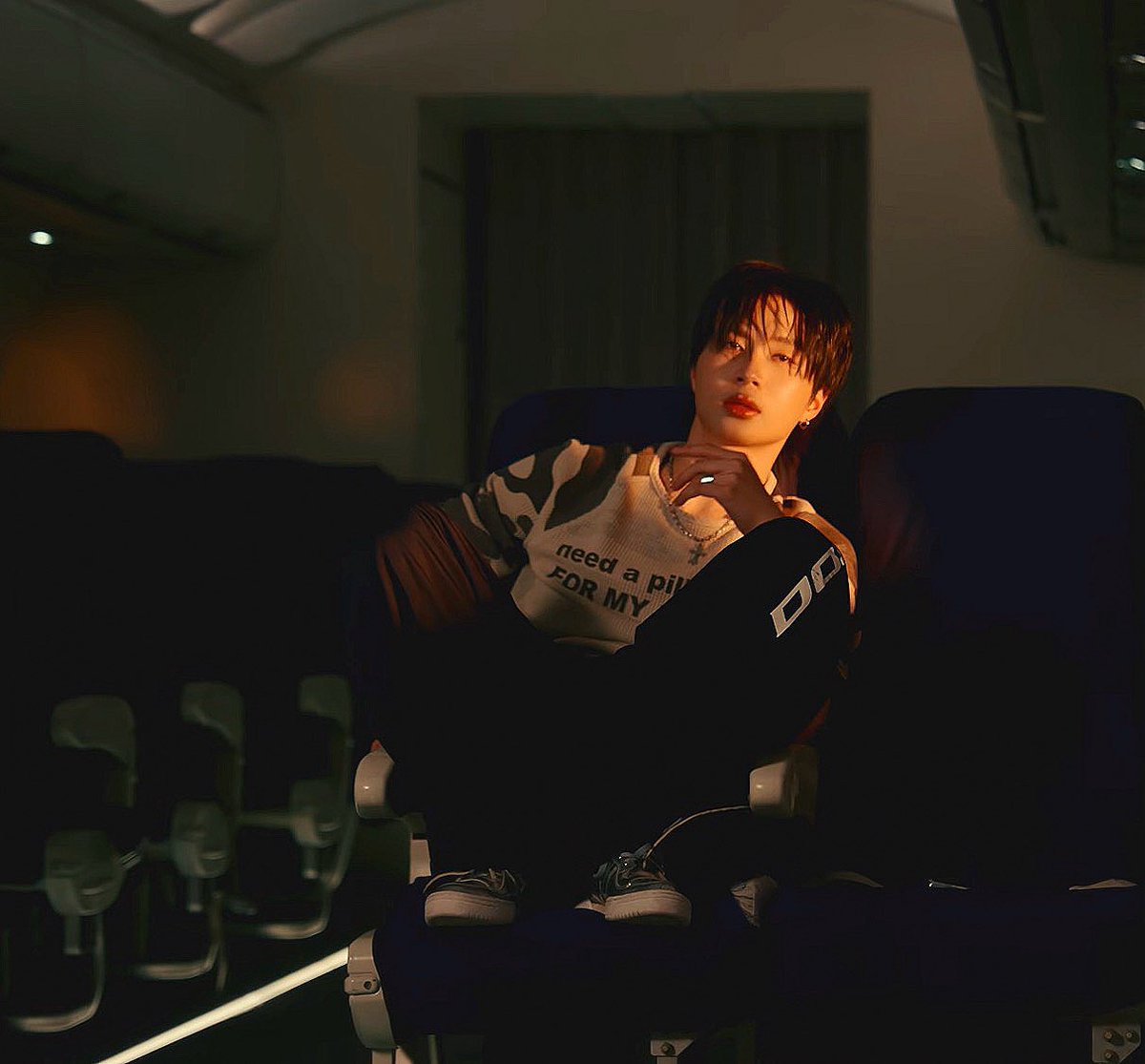 Acharin14's tweet photo. อมก อมก อมก 
#JUNGT 
#BUS_TheSecondAlbum https://t.co/V0WKH3F1zo