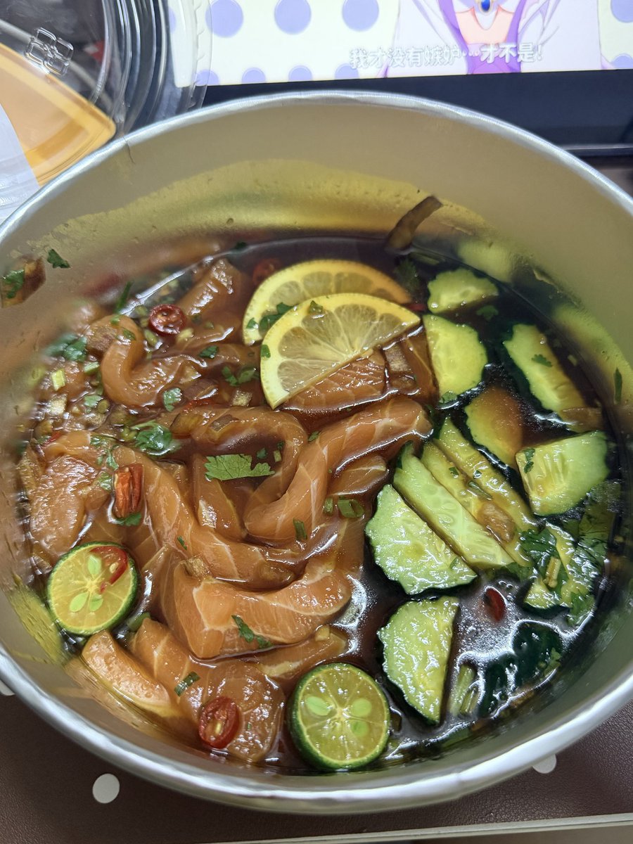 Geeetyrppp's tweet photo. 我每周都要吃美味的三文鱼苗条🤤 https://t.co/qEkbXT53Hi