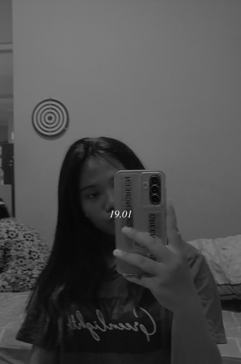 chelooha's tweet photo. yea life's lately cik #WongKalahan🤣🤣✌️✌️ https://t.co/AzOGJHscpQ
