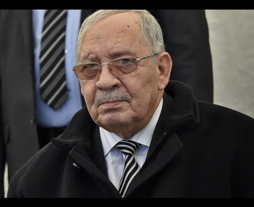 mansourBBA's tweet photo. th good the bad
لكم واسع النظر

احدهم انقذ الدولة والجمهورية بدماء الجيش الزكية 
 الاخر قاد الفساد  ونظًر له بخطب  الشرذمة والباديسية النوفمبرية الفارغة https://t.co/vlfgA3q5s6