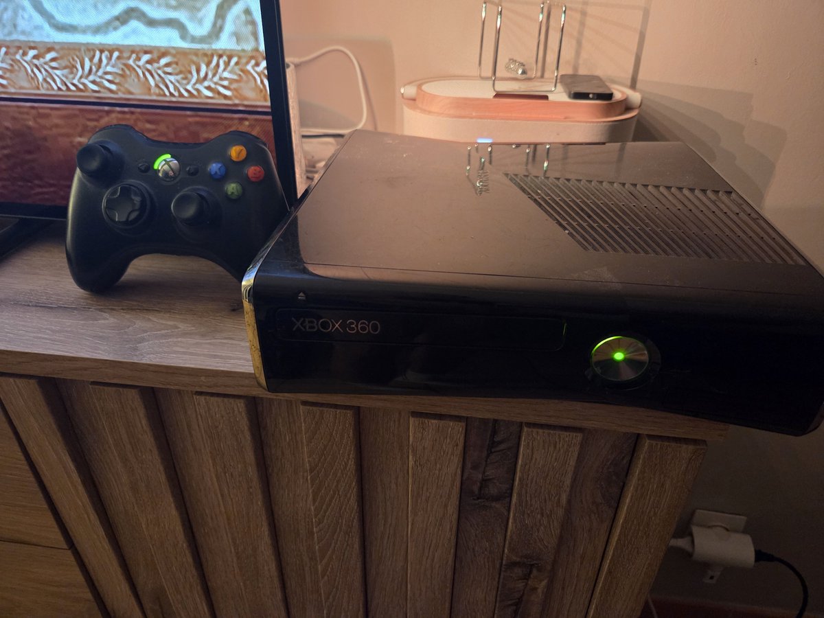 s4t4sfr3d's tweet photo. J'ai ressorti du 100% physique, du 100% HD compatible TV OLED, avec 0% connexion obligatoire, 100% jeu qui m'appartient, 100% pure nostalgie 0% installation sur DD #Xbox360

Merci @RaphJV 👍 https://t.co/k1Z0STosQT