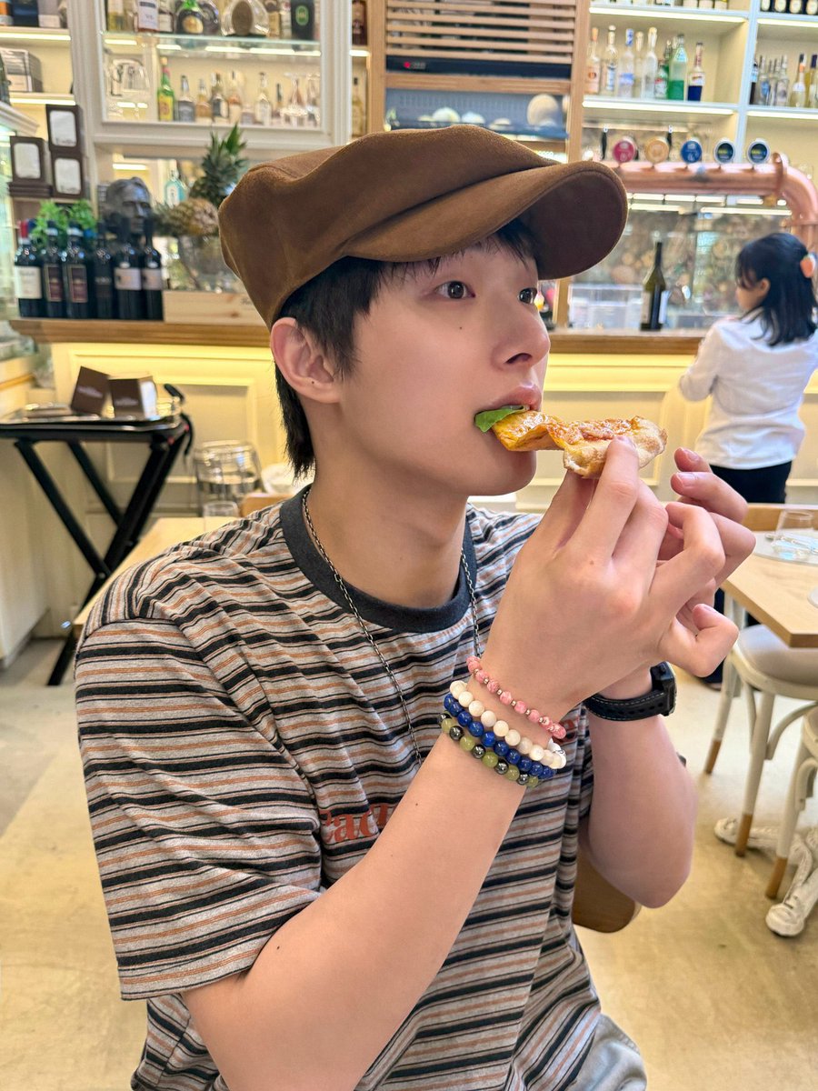 mingirz's tweet photo. Today’s very serious mission: taste test every delicious bite in this cozy spot and give it my very personal, very honest rating, no shortcuts allowed! I give 10/10, would happily do this all over again. Calories definitely don’t count when you’re this happy, right? https://t.co/B1v4rx53Gs