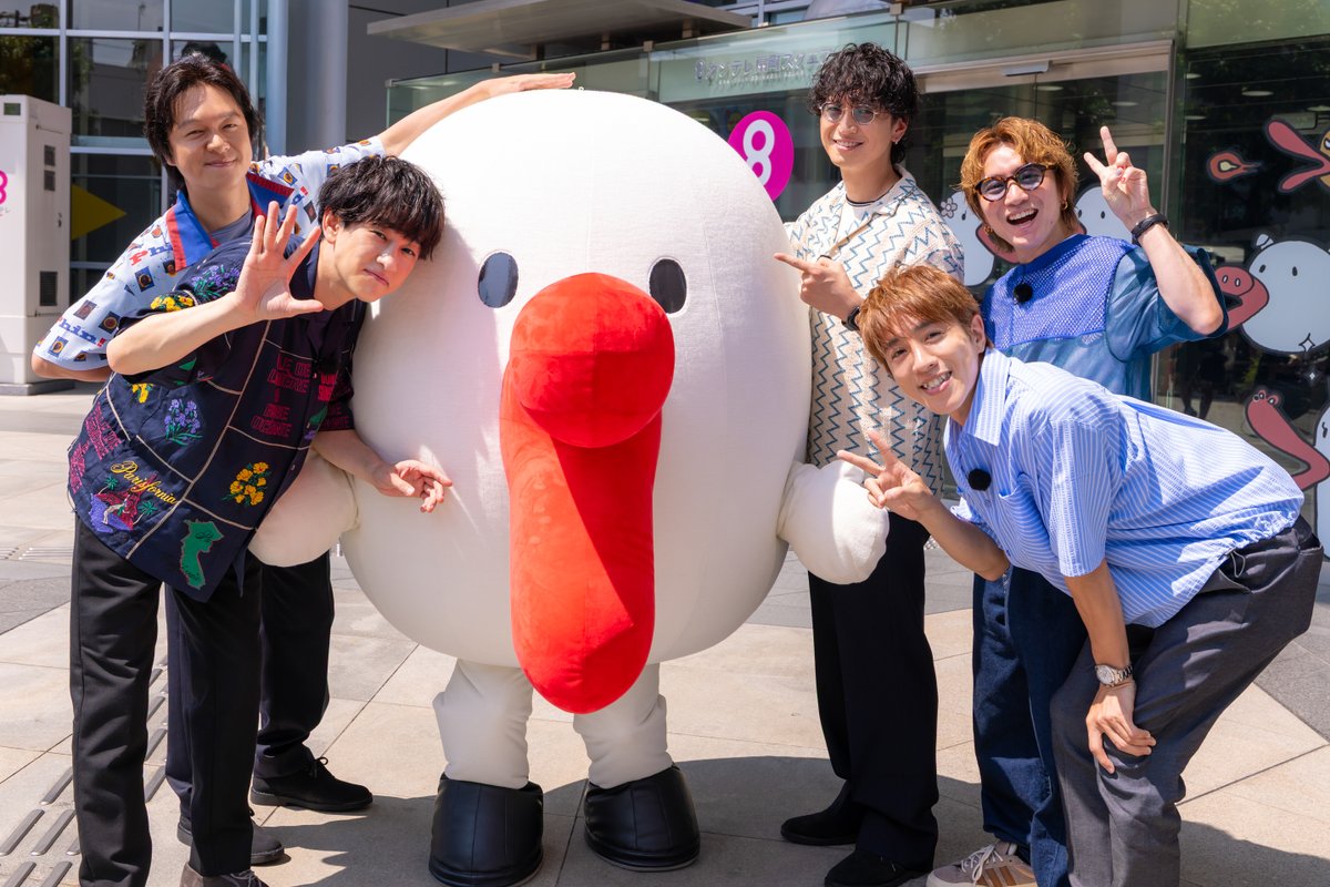 kantele's tweet photo. 1997年、初めてカンテレのスタジオに立ち、ユニット結成が発表されたあの日から約四半世紀✨

「エイトの日」🐝

デビュー以来、テレビの前の皆さんが大切に育ててこられたこの特別な日に、東京生活が長くなったSUPER EIGHTの5人が“実家”カンテレへ里帰りします🏠

令和8年8月8日、奇跡のように「8」が重なる日にお届けする88分の特番📺
ついにタイトルが決定しました🎉

『SUPER EIGHT と 8 人の関西大物 MC たち～㊗︎凱旋！OSAKA 愛♥忘れてまへんか？ツアー～』🎊

久々に5人揃って大阪の地を巡った特別な一日🚌
終始笑い合い、原点の地でロケを終えたばかりのメンバーから、温かい思いが届いています💌

横山裕さん🎺🖤
 「本当に一生に一回の特別な一日です。カンテレさんがなかったらこんなユニットできてなかったでしょうし、当時からお世話になっているスタッフさんたちが参加してくれて感謝しかないです」

「みなさまのおかげでSUPER EIGHTは続けられてるんやなって再確認できる番組でした。先輩方が汗かいてマックス、フルギアで来てくれたことにも感動しました」

丸山隆平さん☀️🧡
「僕たちを自由に遊ばせてくれる、当時からの制作チームならではのアイデアで、もう半分ぐらいオフみたいな感じで（笑）」

「大先輩の皆さんも、どんな絡み方をしても深い心と懐で受け止めてくださって。僕らを解き放ってくれたスタッフさんの愛や、長年のEIGHTとの繋がりが滲み出る番組になると思います」

安田章大さん🐬💙
「関西のお笑いを見て育ってきたので、長年お世話になっている先輩たちとこうやって絡ませてもらえるのは、長いことお仕事させていただいてきた全てだなぁと思います」

「先輩たちの助けのもと作れた番組ですし、あと5人で、あんなふうにキャッキャできたのは幸せやなと思ったので、ぜひ受け取ってほしいなと思います」

大倉忠義さん🍀💚
「終始関西弁に囲まれてて、皆さんが回してくださるテンポに『あ、そういやこんな感じだったな』と思い出して、すごいリラックスできたし楽しめました」

「普段テレビを見ていらっしゃる関西圏の方たちにも、普通に『あ、こんなテレビあったな』って思っていただけるような、昔ながらのバラエティの熱量を感じてもらえるんじゃないかなと思います」

村上信五さん🍆💜
「タレント生活のベースをつくってくれた大先輩をはじめ、今日出てくださった8名の方に恥じない時間を過ごせたから今日を迎えられたのかなと改めて実感しました」

「僕らが『大事な一日ですよ』って言うんじゃなく、カンテレさん始め、ファンの皆様が大事にしてくださってることがありがたいってことに尽きます。見応えしかない88分です」

四半世紀の絆と皆さんへの愛がにじみ出る、奇跡の88分⏳💕

5人のあふれる笑顔と彼らの原点を知る大物MCとのあたたかな空気を、テレビの前でぜひ受け取ってください🎁✨

📺令和8年8月8日（土） 午後2時57分~4時25分 88分尺

👇コメント全文や番組詳細はこちらから
 https://t.co/Y2uEdOAyxT

#SUPEREIGHT #88888TV