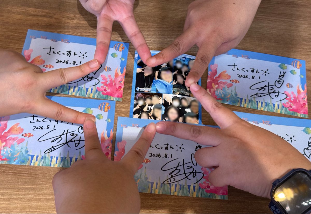C_MikiS's tweet photo. 今日とても楽しかった〜
イルカショーで前方に座って顔面つぶ濡れしたのは良い思い出😚（ちゃんと海水でしょっぱかった笑）
ボイスの翻訳したりちょっと大変だったけどみんなと一緒に遊べて幸せ！
またおもしろいイベントたくさんやってほしいな💃

 #くっすんお散歩クラブ https://t.co/UO72zJWVes