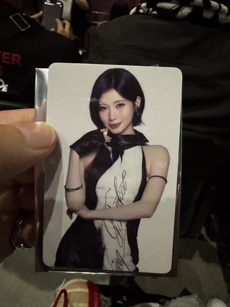 y_06cm1's tweet photo. アプグレのトレカ、アサだった🤣🤣アサペンの方でアヒョ当たってたら交換してくれませんか😭😭😭#babymonster https://t.co/VhtUBHOhkL
