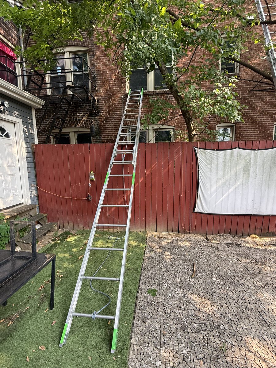 DCFDKelleher's tweet photo. We’re coming for you. When rear access is difficult, our @dcfireems firefighters don’t stop—they adapt. This week Truck 9 carried ground ladders down a walkway, over fences and through trees to reach upper floors, during a fire in an apartment building. #DC #Ward1DC https://t.co/B2nDTx3hZ3