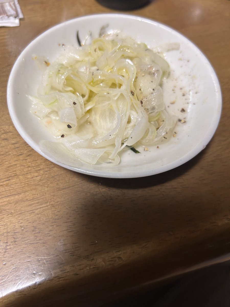 n1e4a's tweet photo. 自家製オニオンピクルスがあればハイボール3杯飲める🥴 https://t.co/okm0oMO5xJ