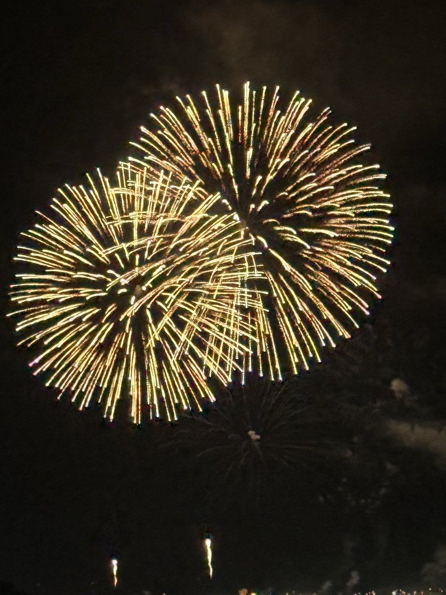 KenMorley3's tweet photo. 嫁子とみた花火は今まででいちばん綺麗だった。 https://t.co/vfxTL0ZKO1