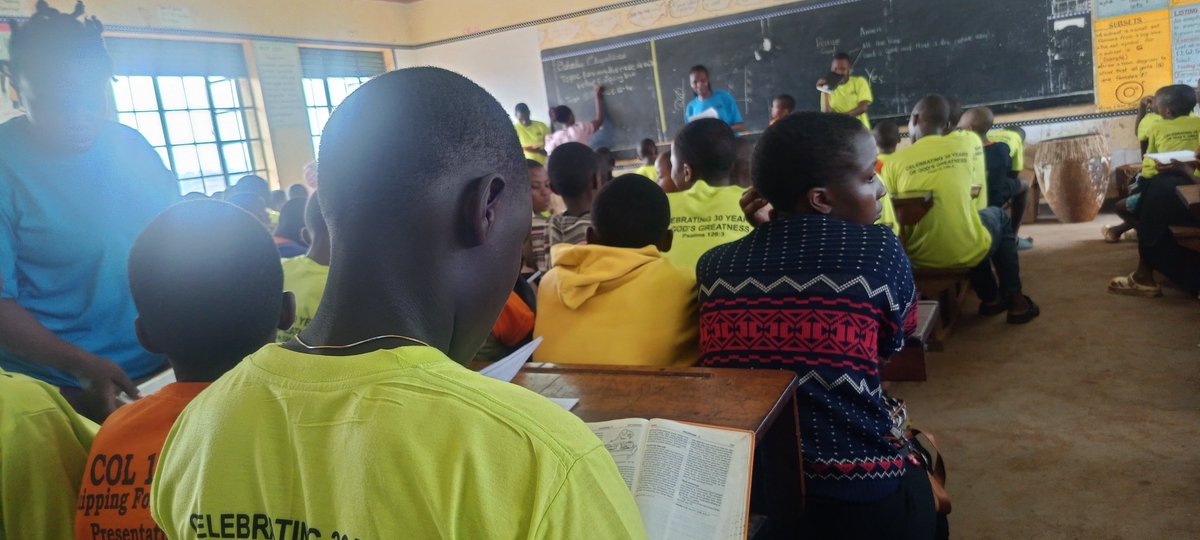 Christsmercy's tweet photo. Attending a session by @AmgUganda which nurtures destitute children, and instills in them Christian values. They have an office at KCCA p/s Kamwokya. Every Saturday they facilitate a fellowship. Today's topic "Running the race of faith to the finishing line" mem verse: Phil 3:14. https://t.co/fqWKymR136