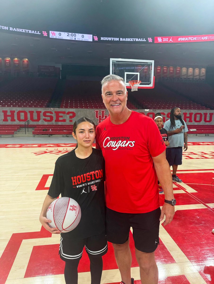ChloeD_1's tweet photo. Enjoyed learning and competing at the @UHCougarWBB Elite Camp.  Thank you #CoachMitchell Coaches @DomDillingham @DeeTheeCoach @denesha11 @mwebb_22 and all players and staff for taking the time to speak with me and putting together a 🔥🔥Camp.  
@UHCougarWBB 
@ProSkillsGBB @LDHSGirlsBball