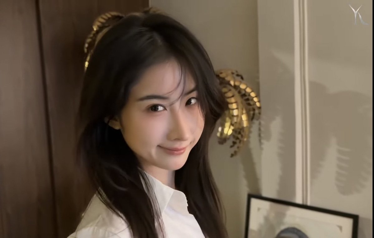 GraceaFaith009's tweet photo. Her legendary SMIRK 😏 

#YokoApasra
#YOKOMANAGEMENT https://t.co/OpHlE2ja6N