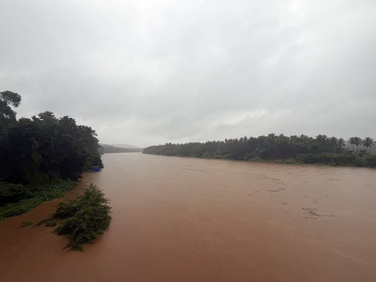 SaifArash's tweet photo. Heavy rain continues across Malappuram, Kerala. The Chaliyar River is flowing above its normal level. Please follow official weather and safety advisories. Photos taken from Kuniyil at 6:00 PM on 1 August 2026. https://t.co/QkMfcRkVnC
