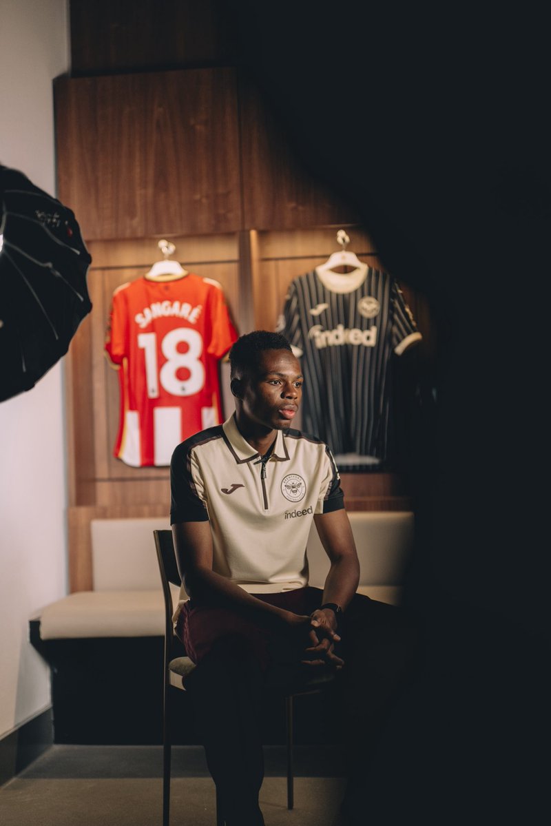 msangare2002's tweet photo. Proud to join Brentford, the home of the Bees 🐝

A new chapter. A new challenge.

I’m truly excited to discover the Premier League and can’t wait to meet the fans ❤️

I felt something special from the very first moment, and I’m proud to become part of this family.

I can’t wait to give everything for these colours and create unforgettable memories together

Come On You Bees!