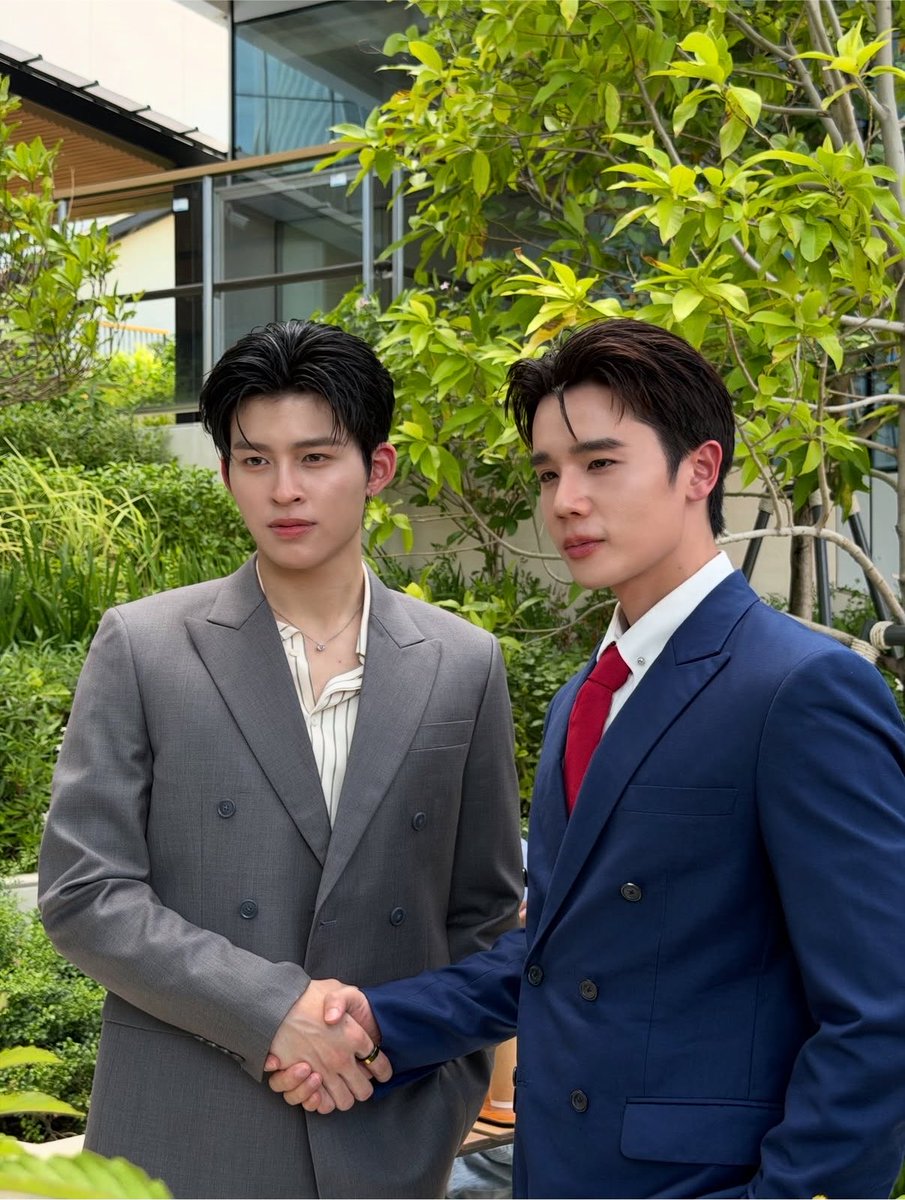 b0nheurboo's tweet photo. ตอนเด็ก                                  ตอนโต https://t.co/DWMYvQaVw0