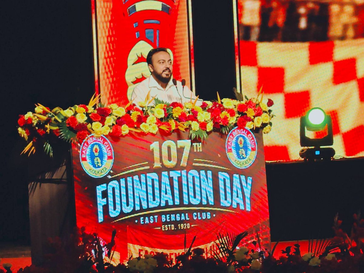 IndranilKhan's tweet photo. On the occasion of the 107th Foundation Day of East Bengal FC, noted economist Shri Sanjeev Sanyal and acclaimed music composer Shri Pritam Chakraborty have been bestowed with the Bharat Gourab samman at Nazrul Mancha, Kolkata.

@sanjeevsanyal @ipritamofficial https://t.co/A89s9ueyiM