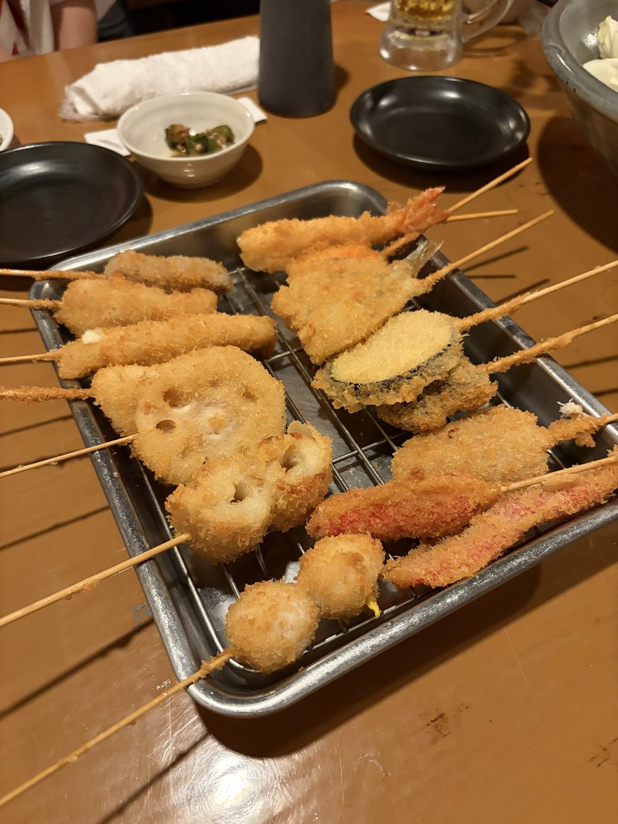 momikosuke's tweet photo. 大阪ツアーセミファイナル！
めっちゃ観やすいお席だった😆
楽しくて明日で終わるなんて信じられないよ😭
GIG終わりに串カツ食べに行ったらお友達キシズいっぱいいた🤣 https://t.co/1TxcnTexRz