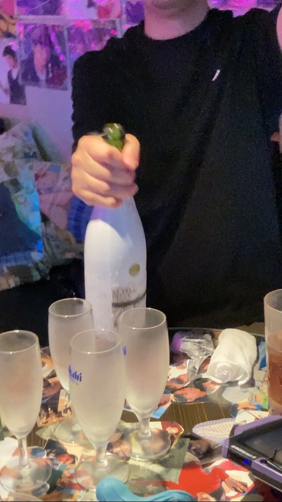 miko10_CY's tweet photo. 本日もありがとうございました！
酔っ払いってすごいパワーあるなと感じました！！
ずっと笑いっぱなしのおもろい日でした🤣 https://t.co/0Csnrq3TxY